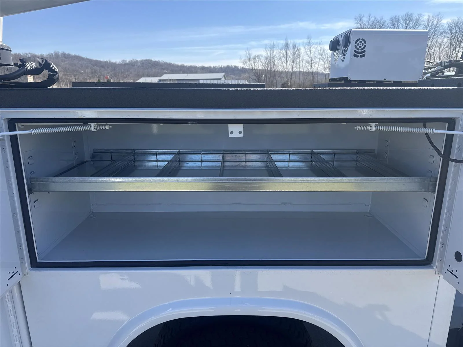 New 2026 Oxford White Ford XL image 5