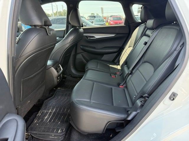 Used 2021 Majestic White INFINITI LUXE image 10