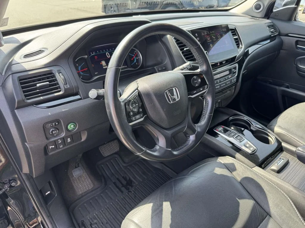 Used 2019  Honda Touring image 2