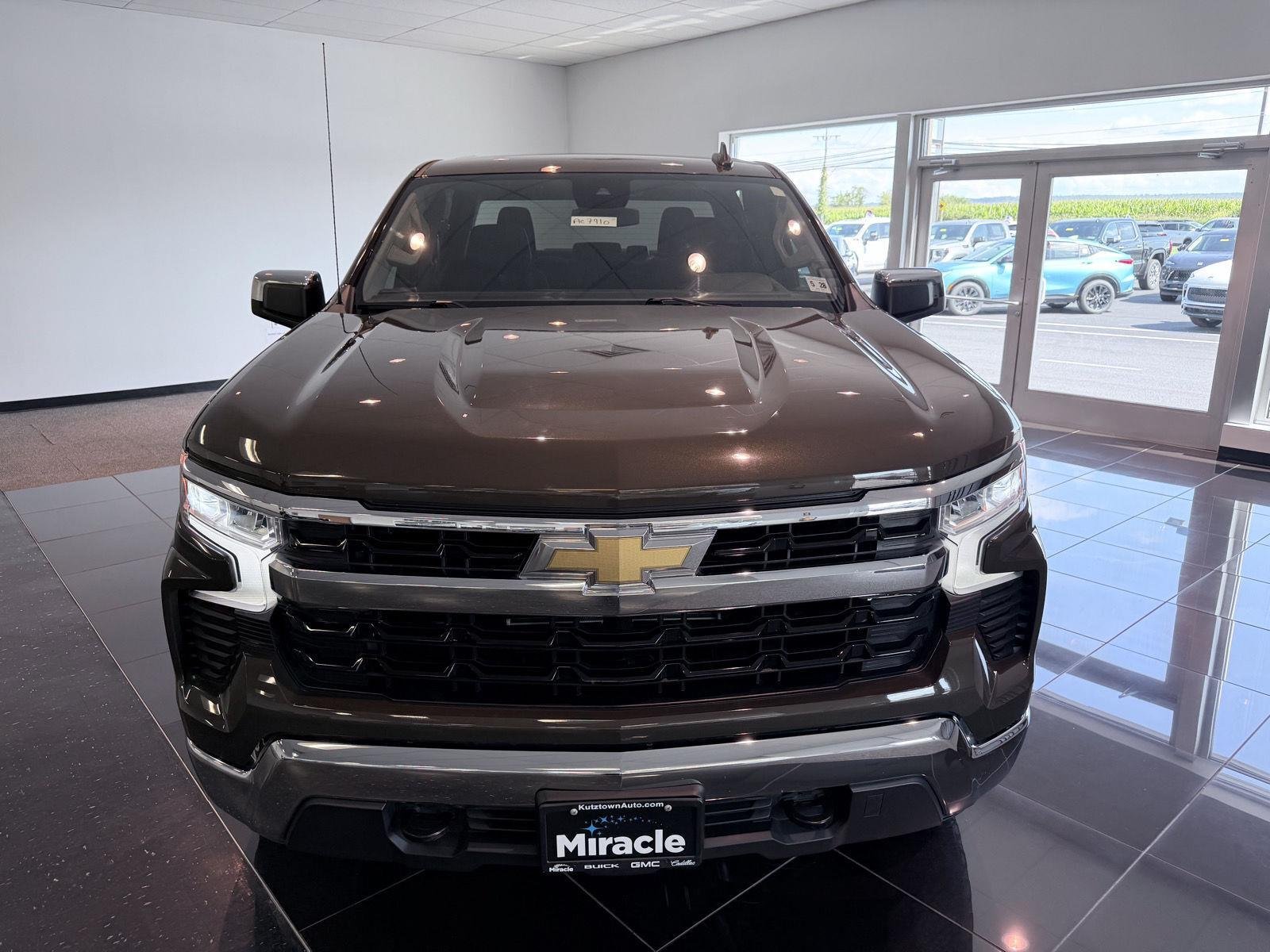 Used 2023 HARVEST BRONZE METALLIC Chevrolet LT image 17