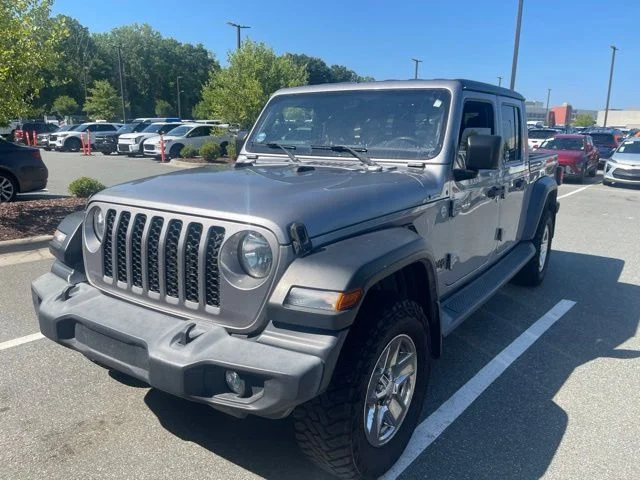 Used 2020 Silver Jeep Sport image 1