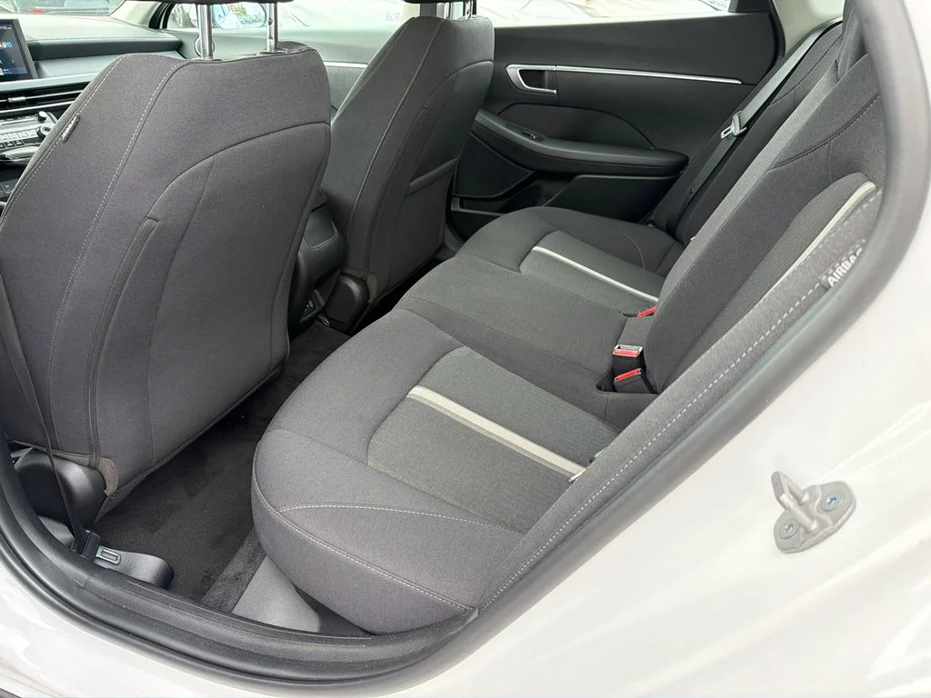 Used 2025 White Hyundai SE image 20