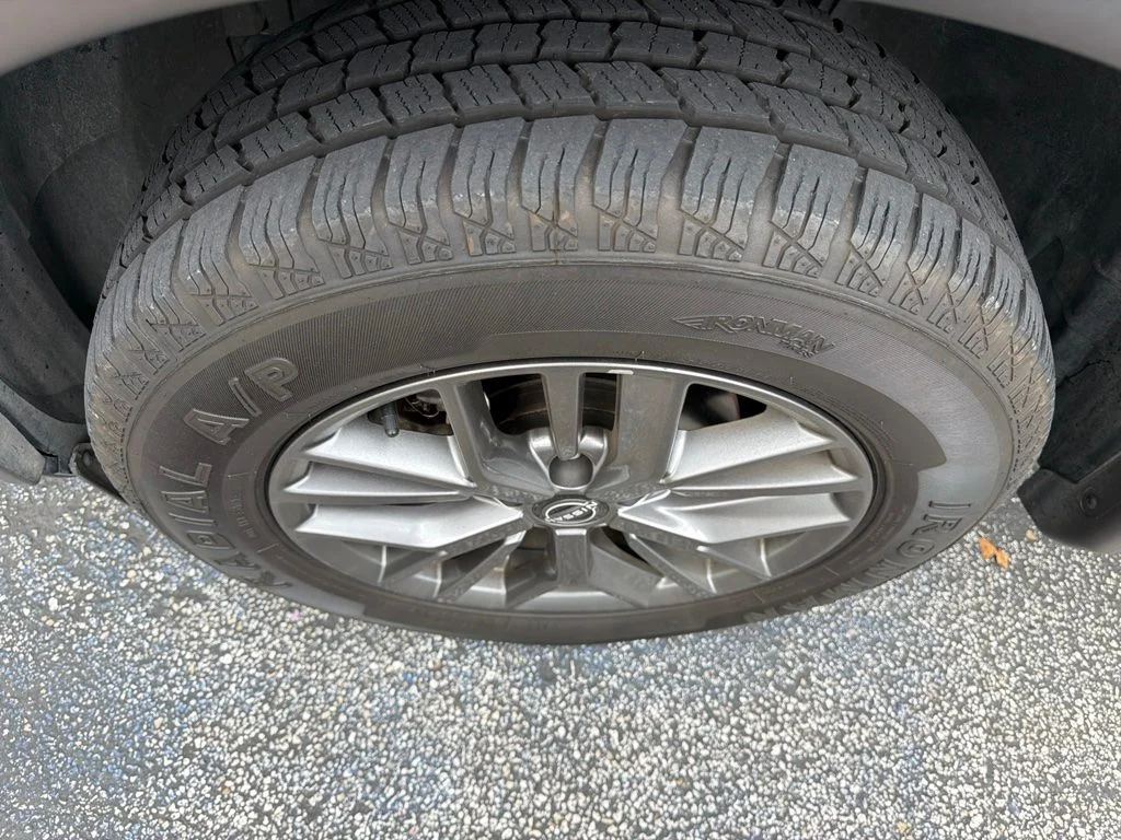 Used 2023 Gray Nissan S image 13