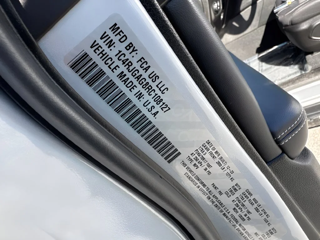 Used 2024 Silver Jeep Laredo image 27
