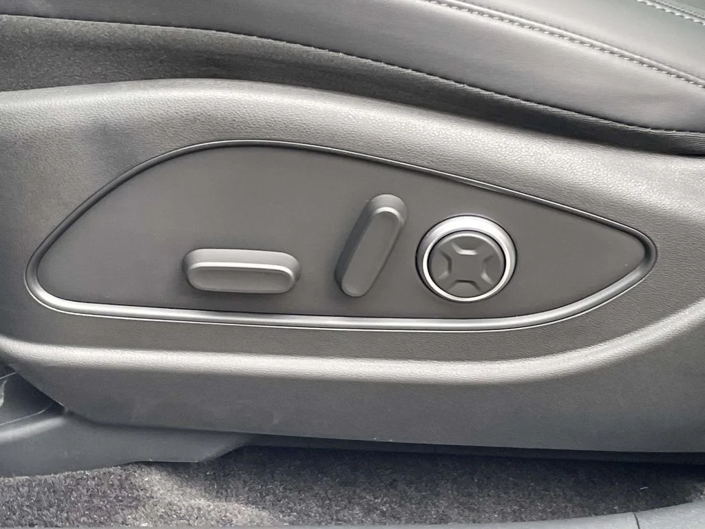 New 2026 Silver Hyundai SEL Premium image 17