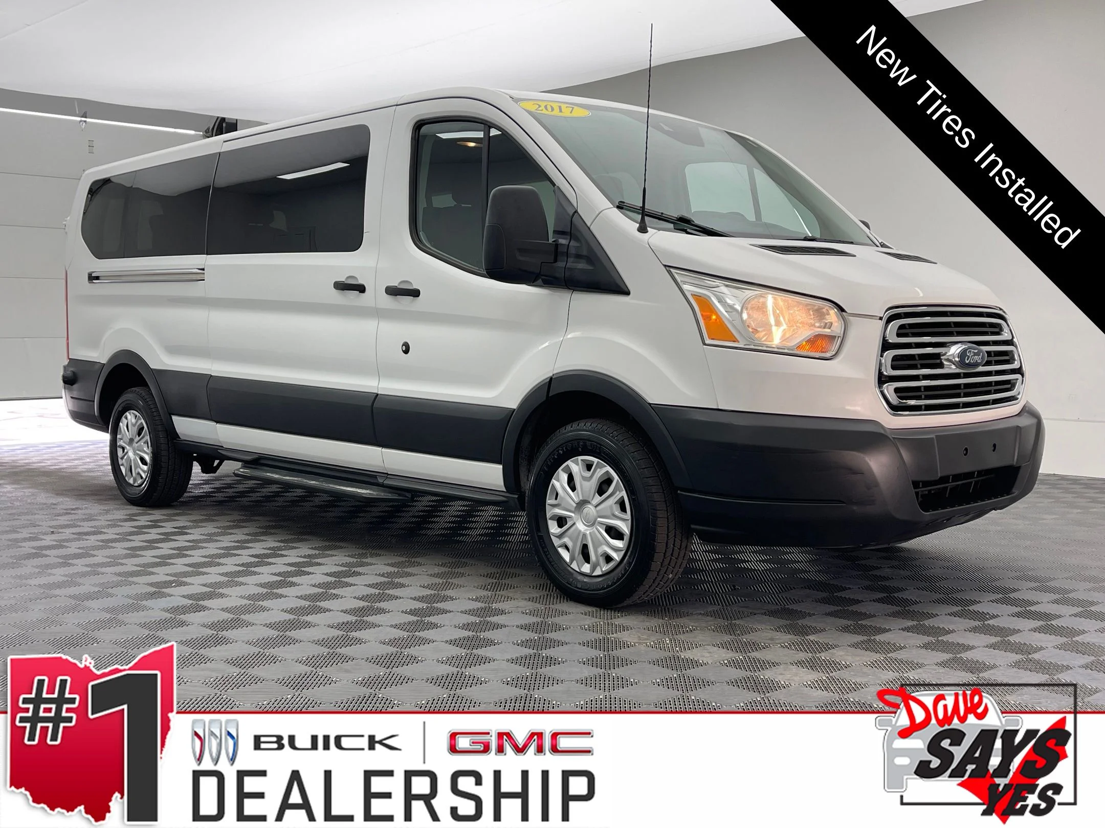 Used 2017 Oxford White Ford XLT image 1
