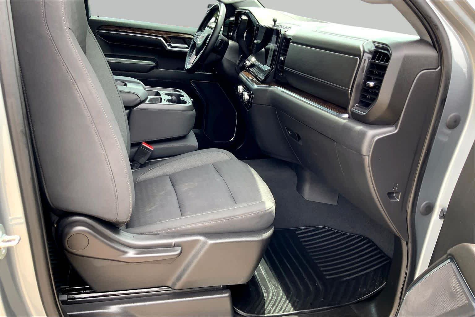 Used 2023 Sterling Metallic GMC Elevation image 9