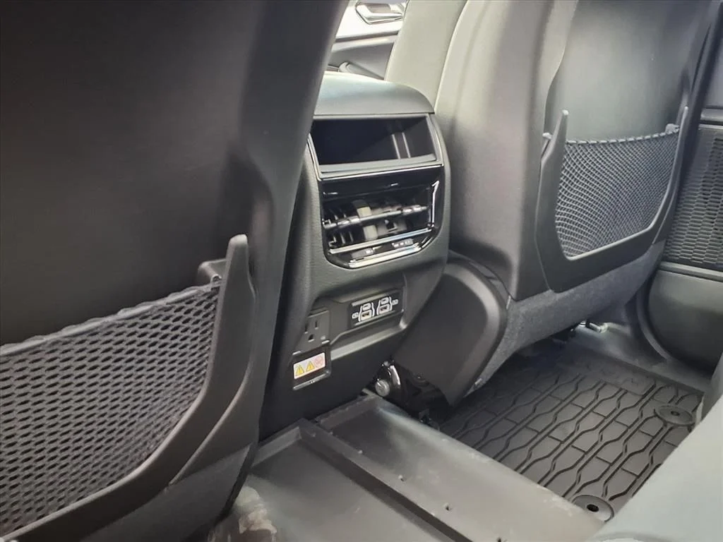 New 2025 Baltic Gray Metallic Clear-Coat Exterior Paint Jeep Laredo image 24