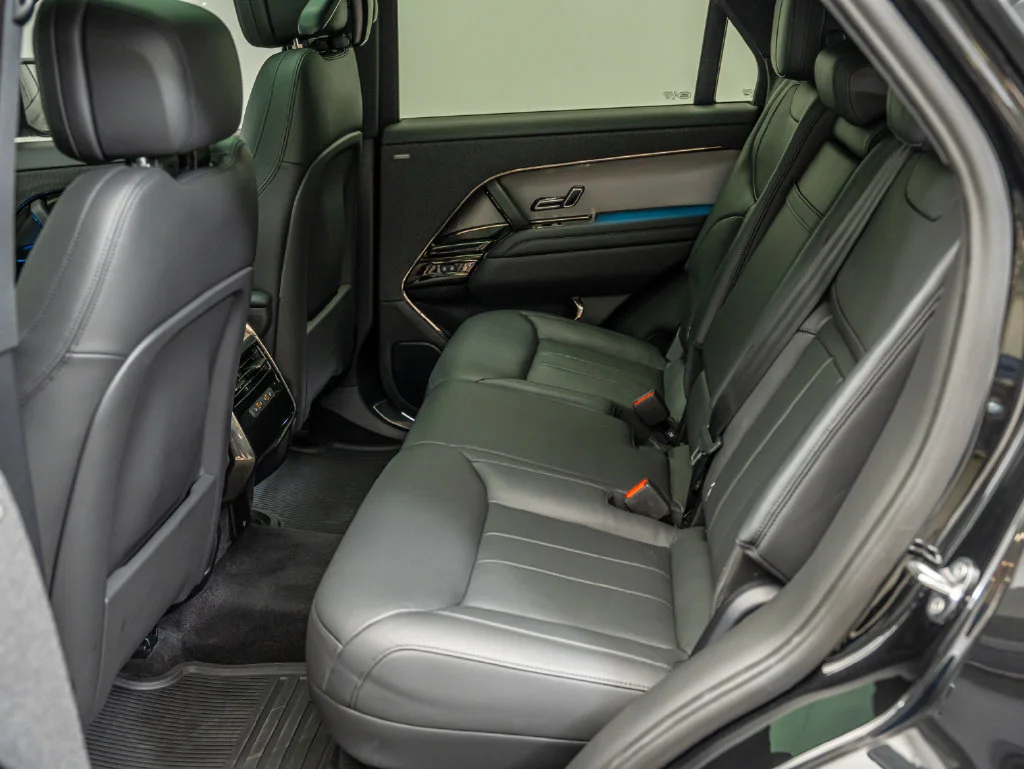 Used 2024 Black Land Rover Dynamic SE image 41