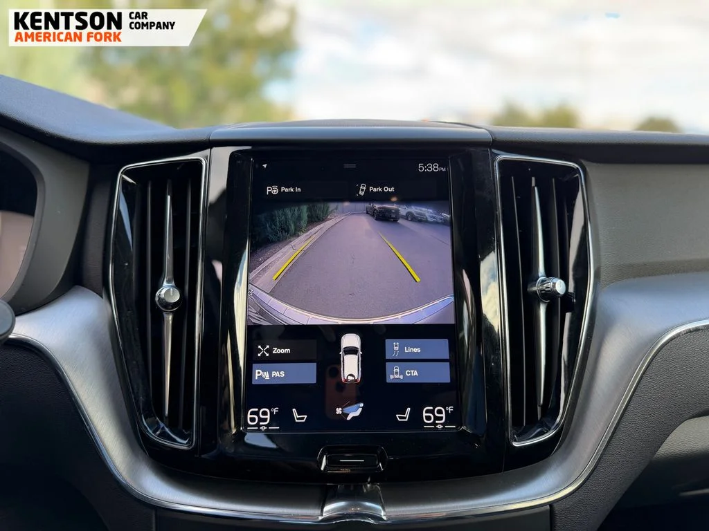 Used 2019 Gray Volvo T6 Momentum image 24