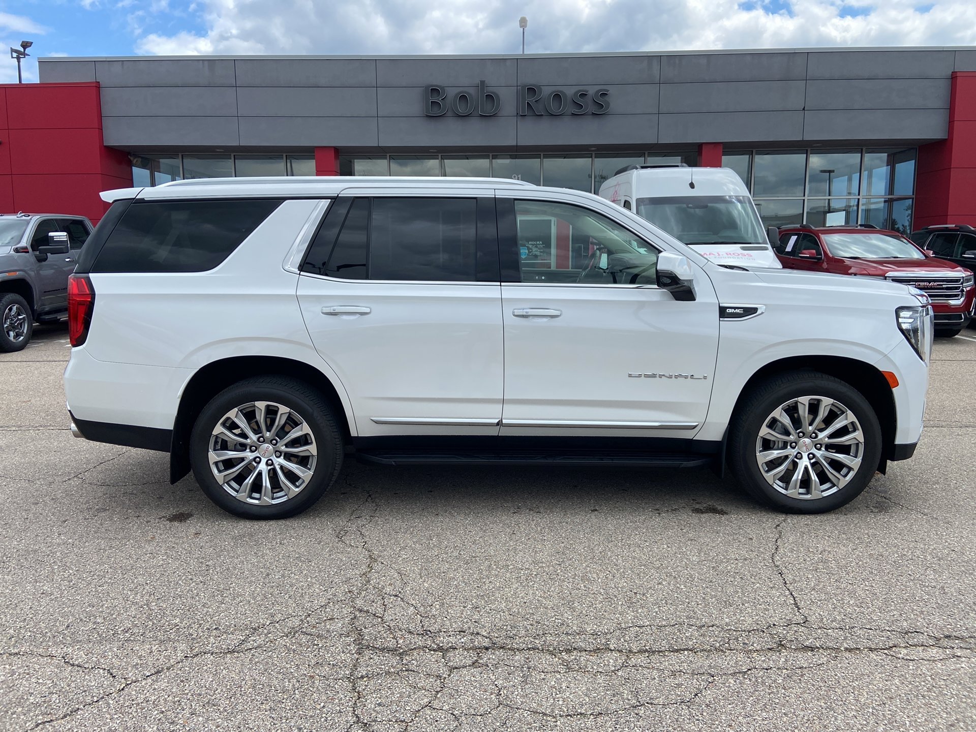 2023 GMC Yukon 4WD Denali's photo