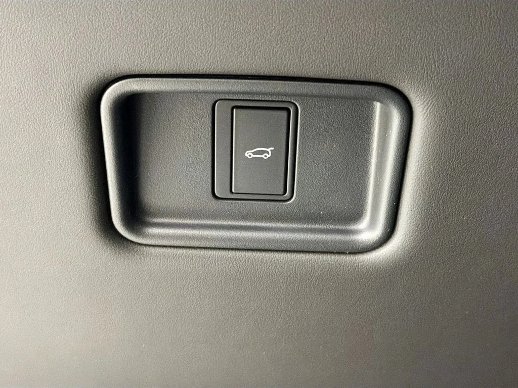 New 2026 Carpathian Grey Land Rover Dynamic SE image 10