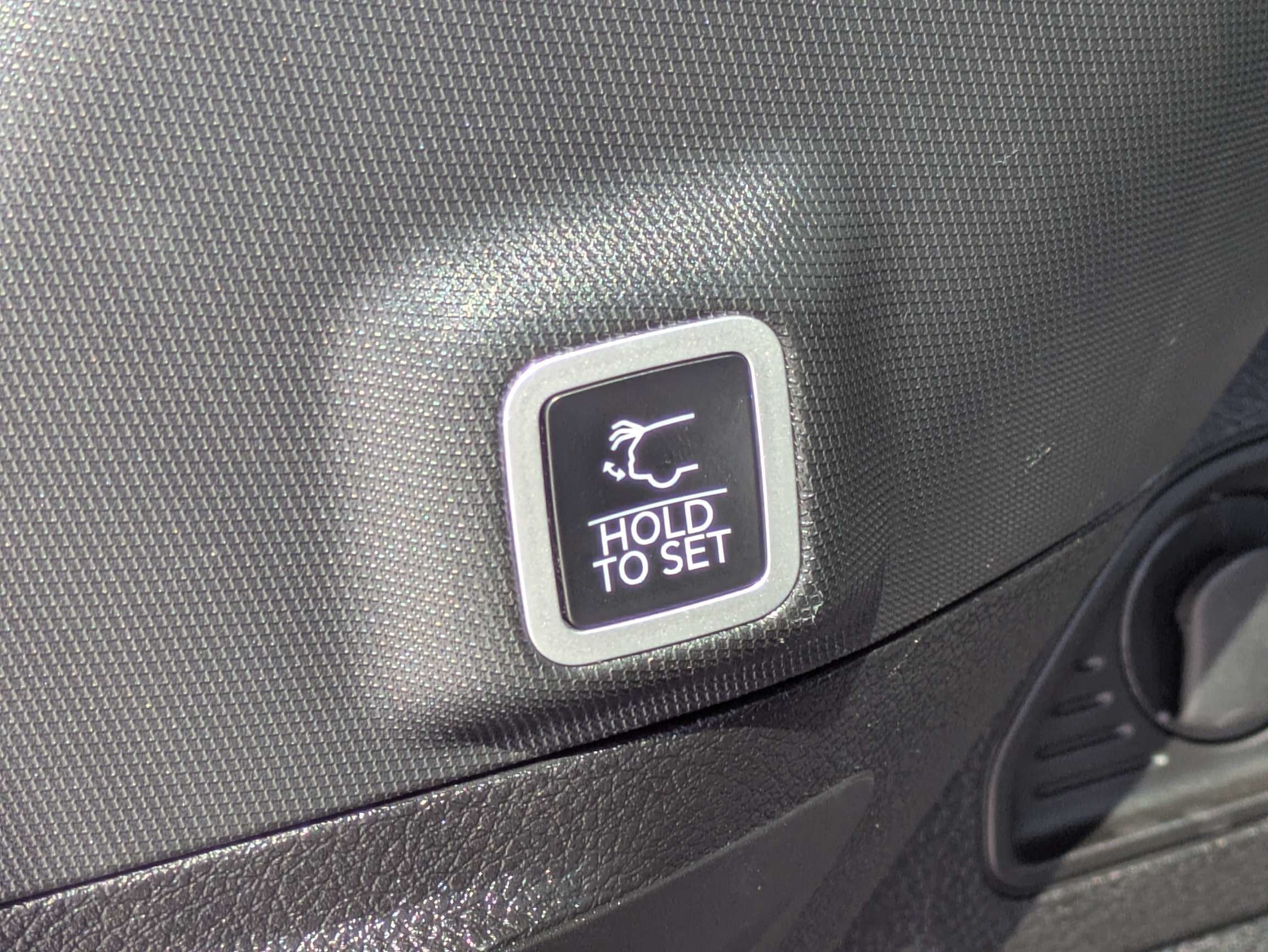 Used 2025 Silver Zynith Jeep Altitude image 15