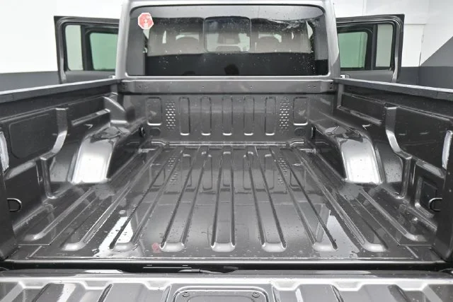 New 2026 Granite Crystal Metallic Clear-Coat Exterior Paint Jeep Sahara image 24