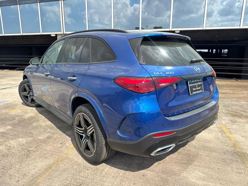 Used 2026 Blue Mercedes-Benz GLC 300 image 3