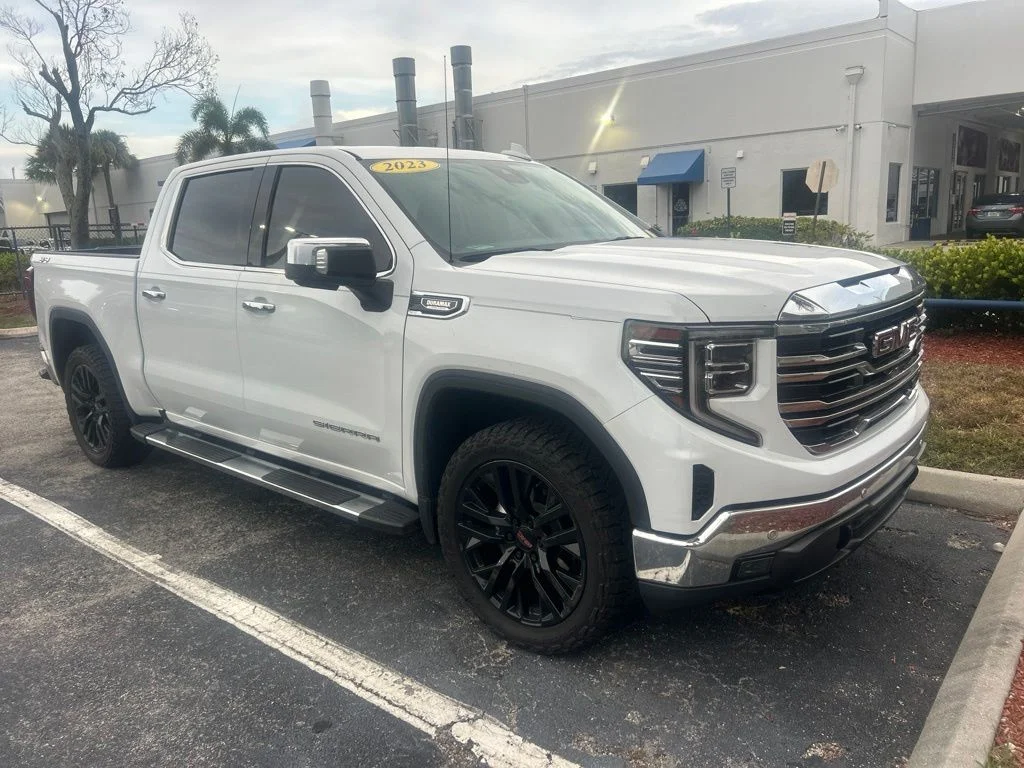 Used 2023 White GMC SLT image 1