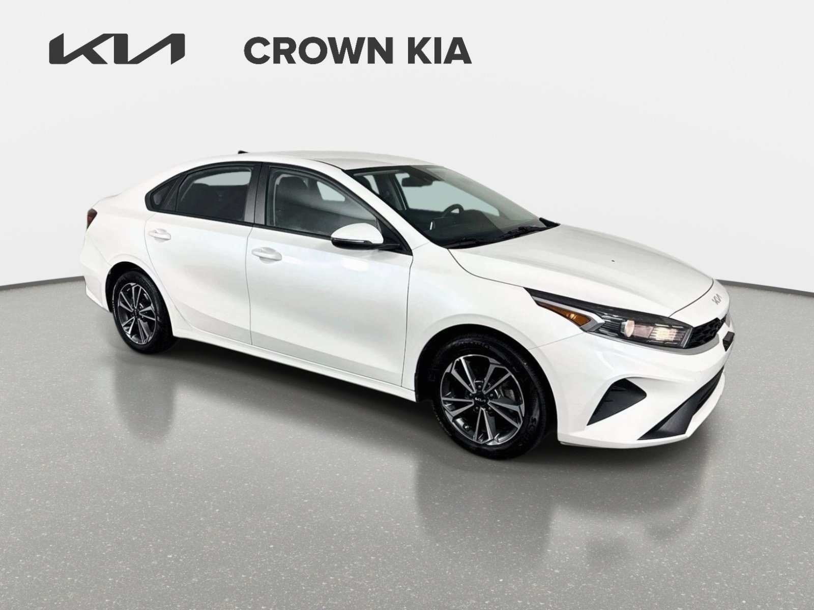 Used 2023 Snow White Pearl Kia LXS image 3