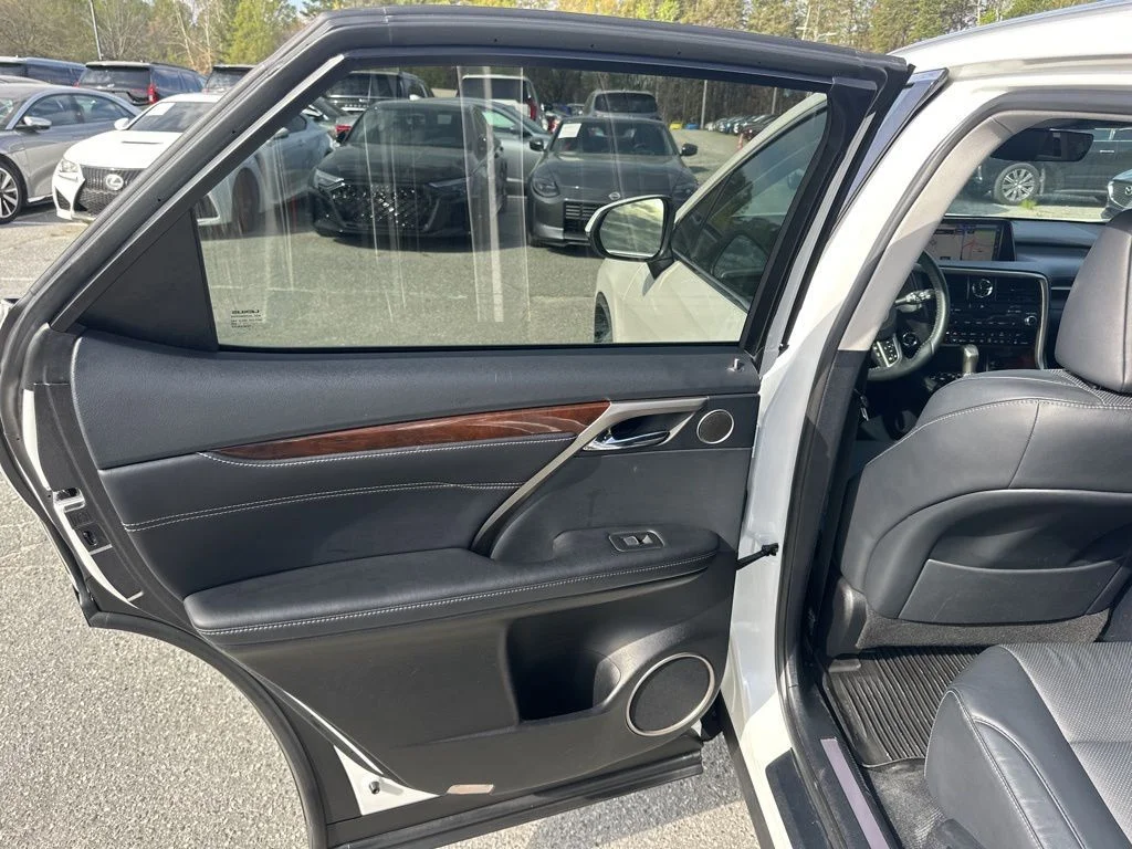 Used 2018 White Lexus 450h image 26