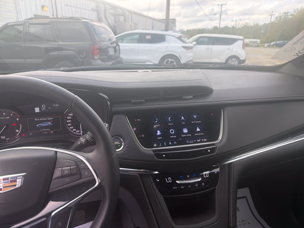 Used 2025 Green Cadillac Premium Luxury image 23