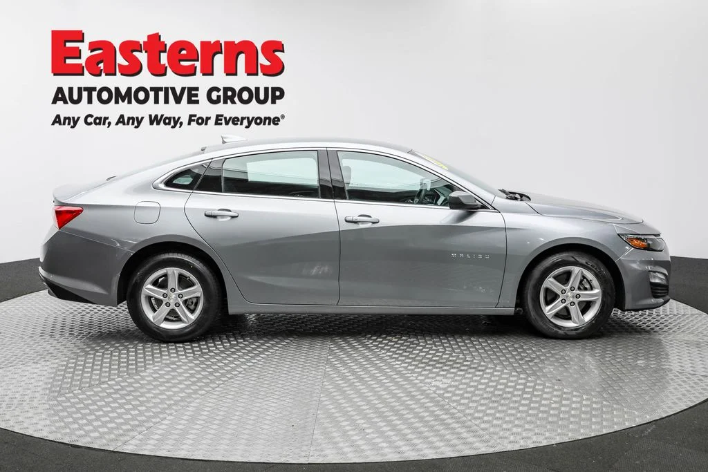 Used 2023 Gray Chevrolet LT image 4