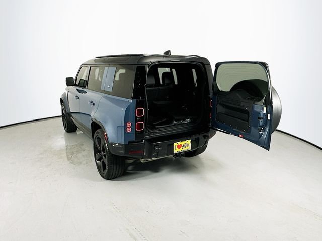 Used 2022  Land Rover X-Dynamic HSE image 28