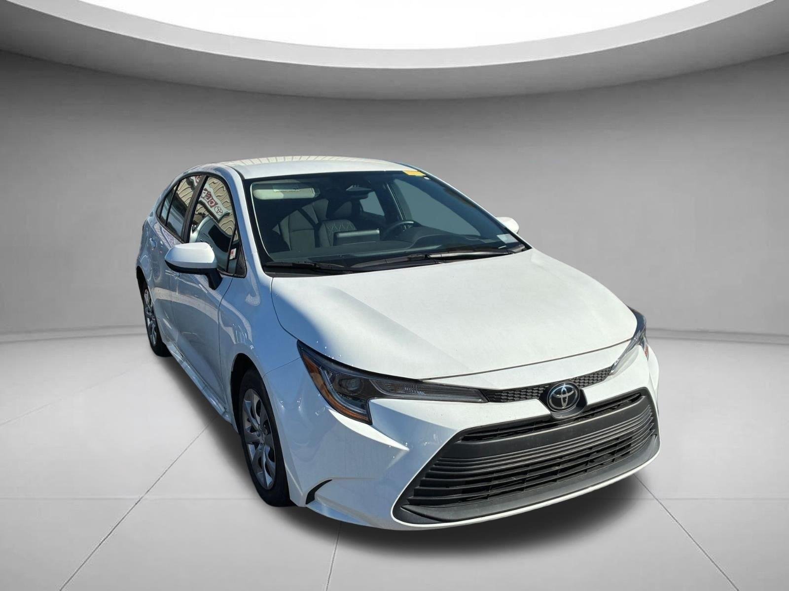 Used 2025 Ice Cap Toyota LE image 3
