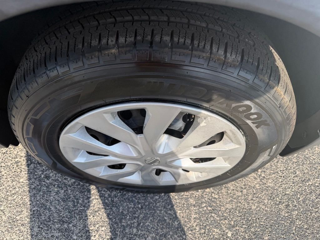 Used 2018 White Nissan S image 9