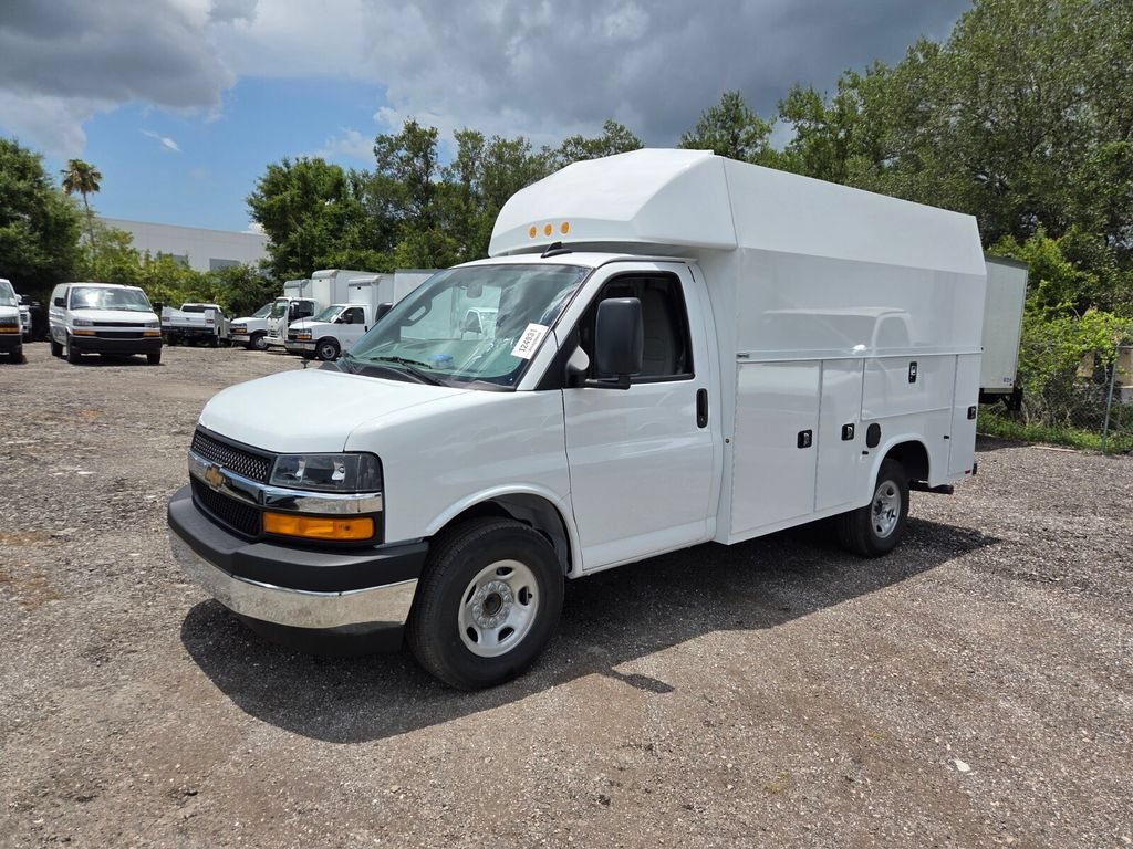 New 2026 Summit White Chevrolet 1WT image 4