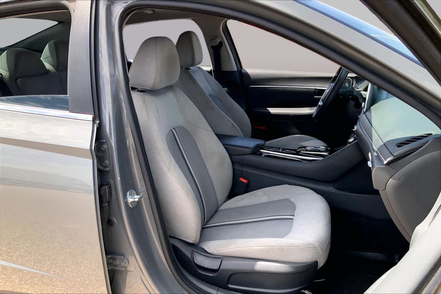 Used 2020 Hampton Gray Hyundai SEL image 9