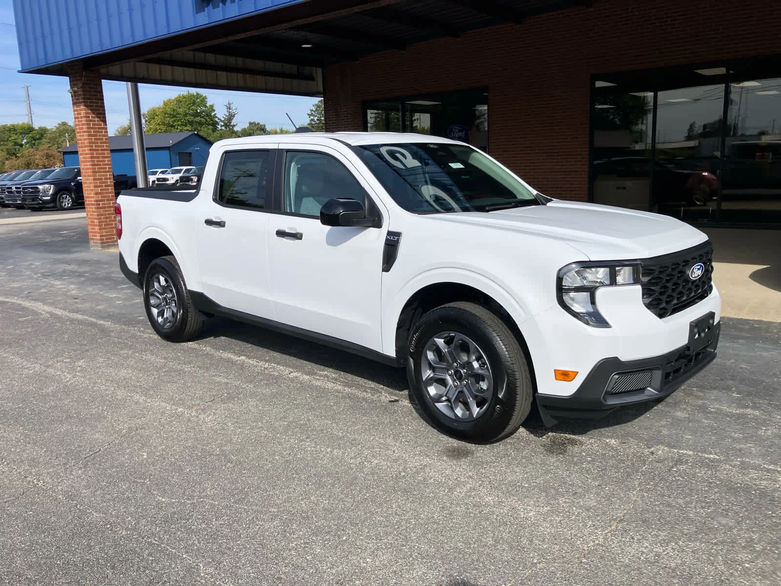 New 2026 Oxford White Ford XLT image 2
