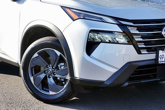 Used 2024 Silver Nissan SV image 3