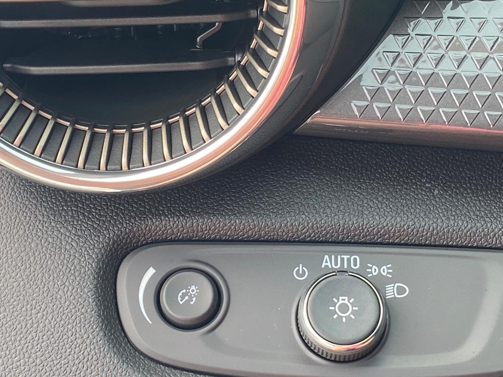 2026 Chevrolet Trax Activ - Photo 18