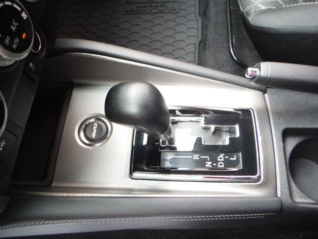 Used 2023  Mitsubishi  image 16
