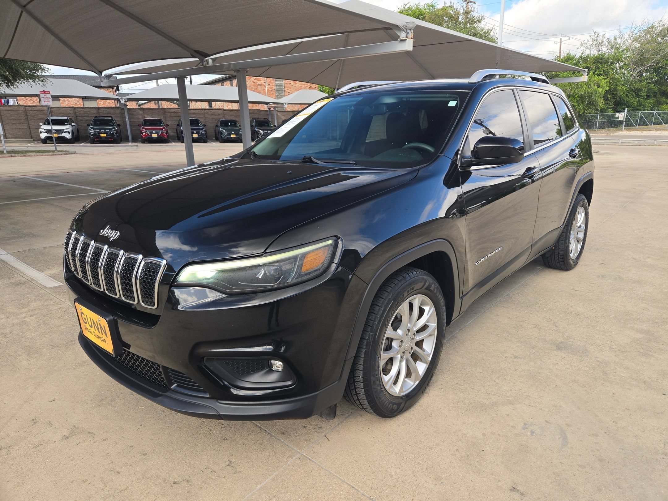 Used 2019 Diamond Black Crystal Pearlcoat Jeep Latitude image 7