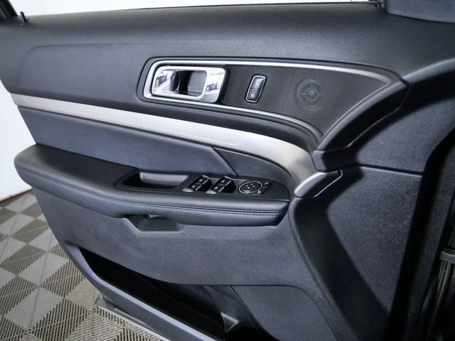 Certified Used 2018 Gray Ford XLT image 28