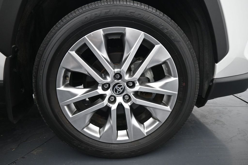 Used 2024 Beige Toyota XLE Premium image 11