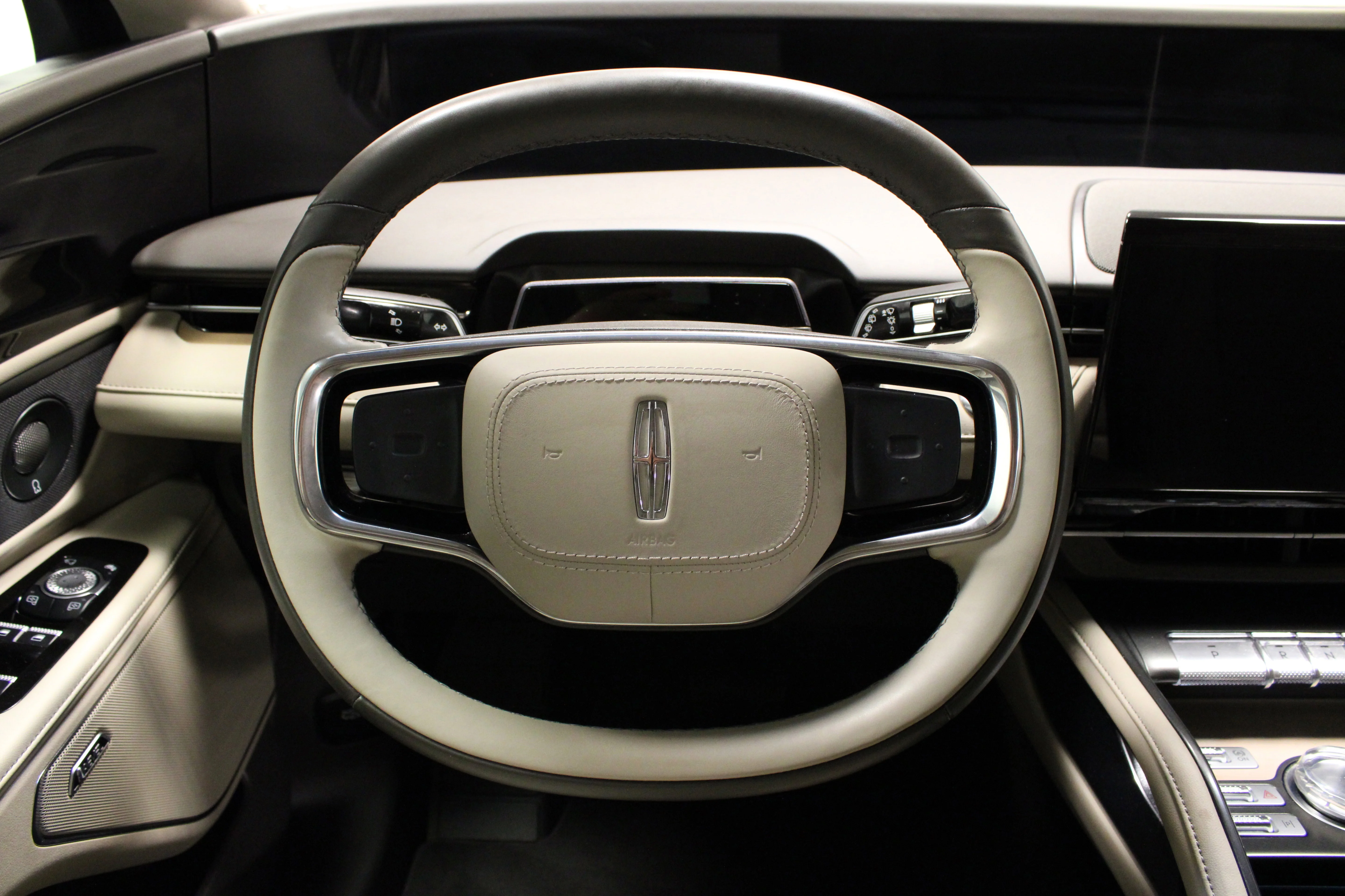 Used 2024 Gray Metallic Lincoln Reserve image 21