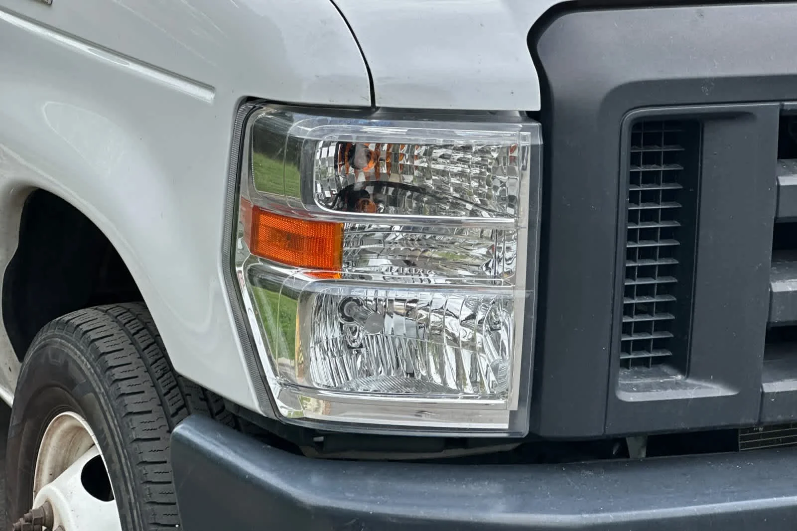Used 2022 Oxford White Ford  image 8