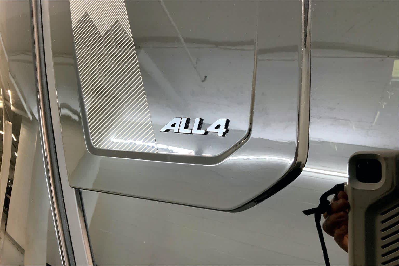 Certified Used 2025 Midnight Black II Metallic MINI S image 9