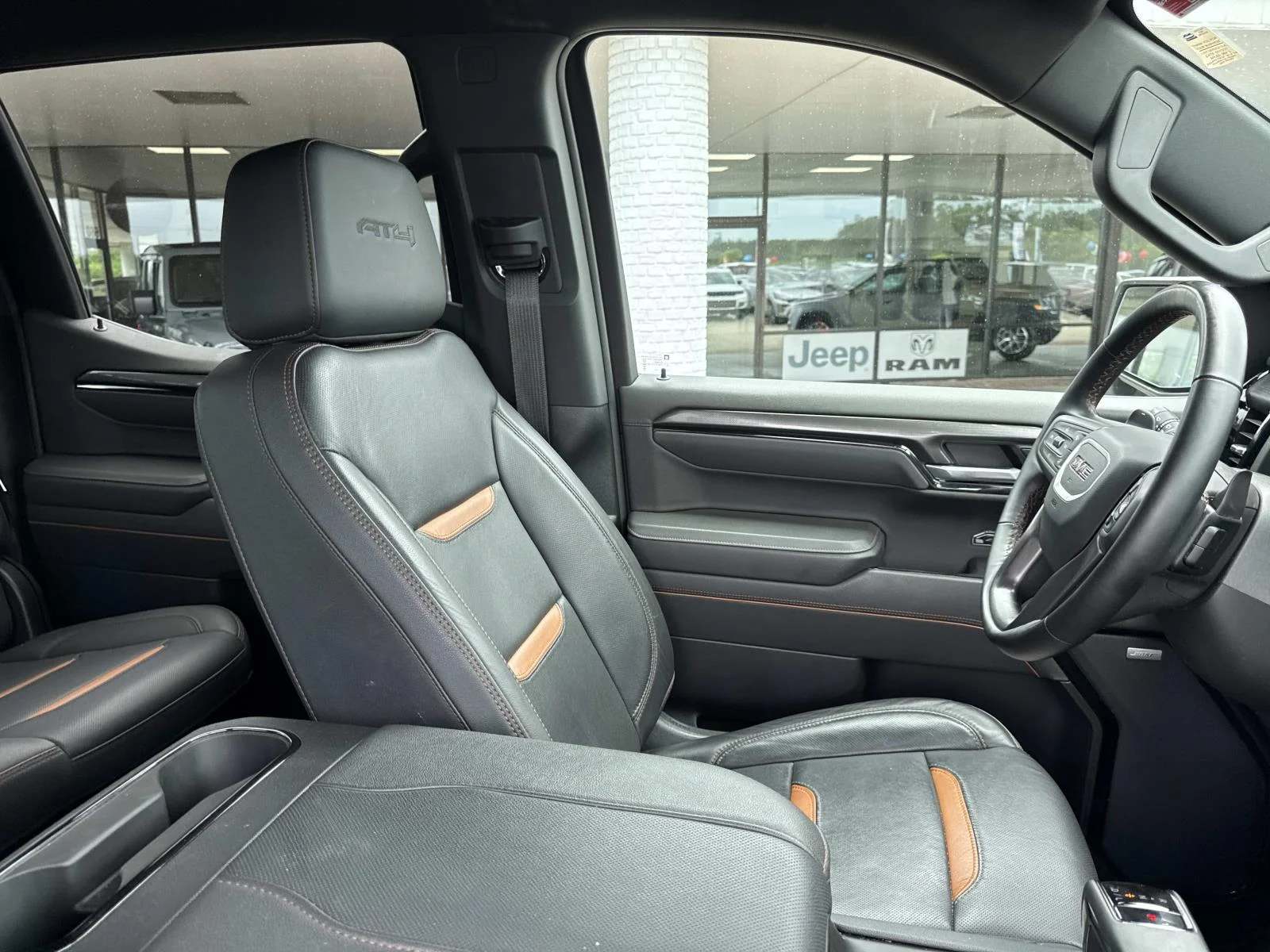 Used 2025 Onyx Black GMC AT4 image 10