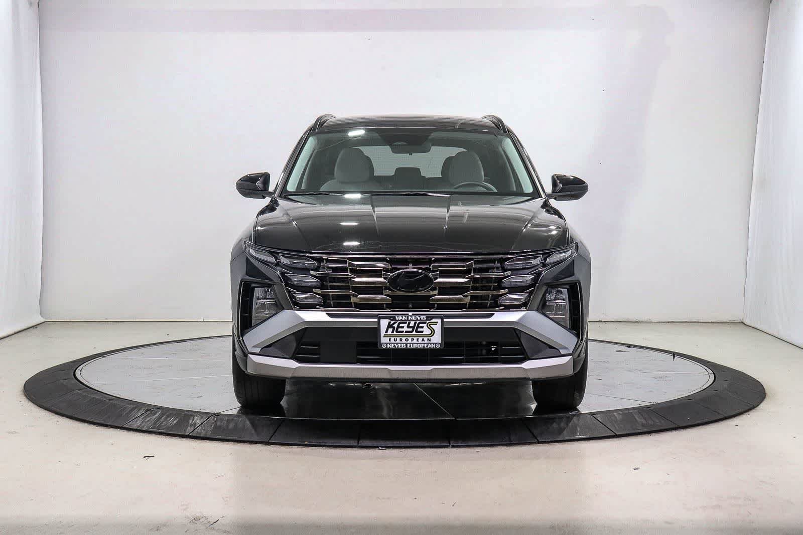 Used 2025 Phantom Black Hyundai SEL image 6