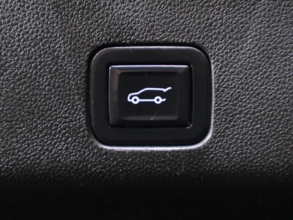 2023 Chevrolet Suburban Z71 - Photo 19