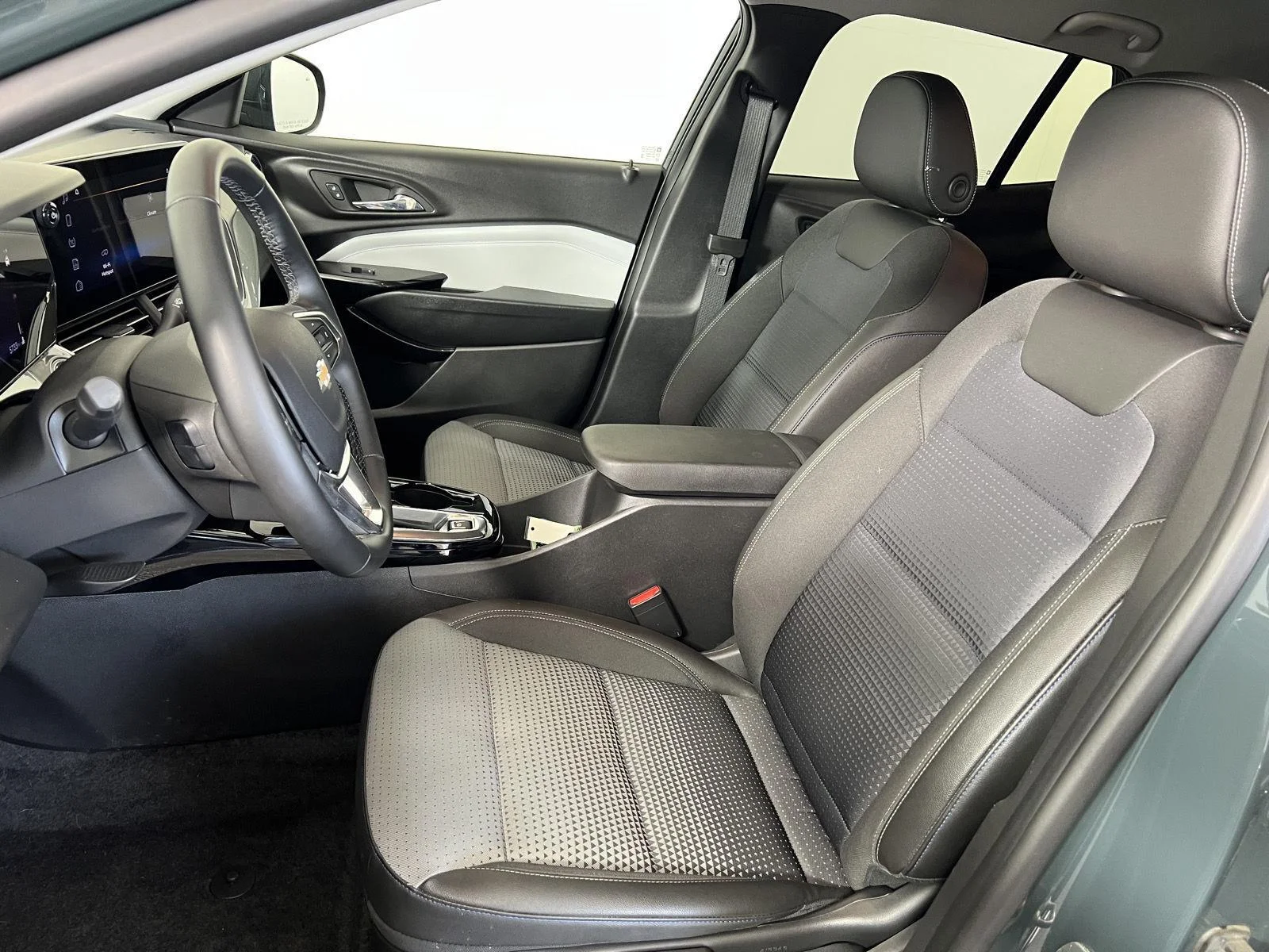 Used 2025 Cypress Gray Chevrolet LT image 4