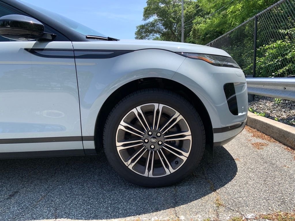 Used 2024 Gray Land Rover S image 11