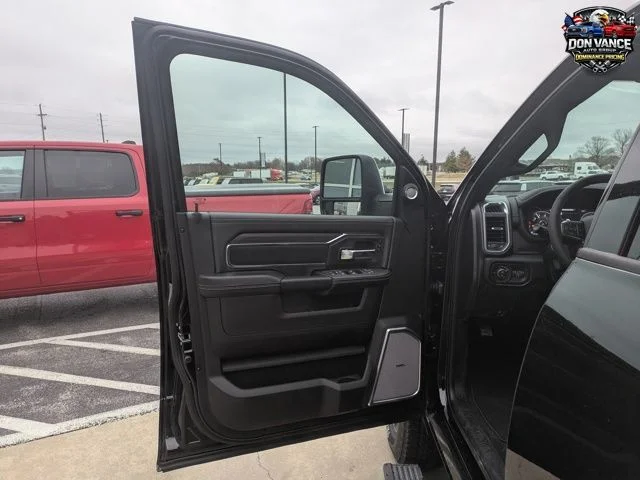 New 2026 Diamond Black Crystal Pearl-Coat Exterior Paint RAM Laramie image 9