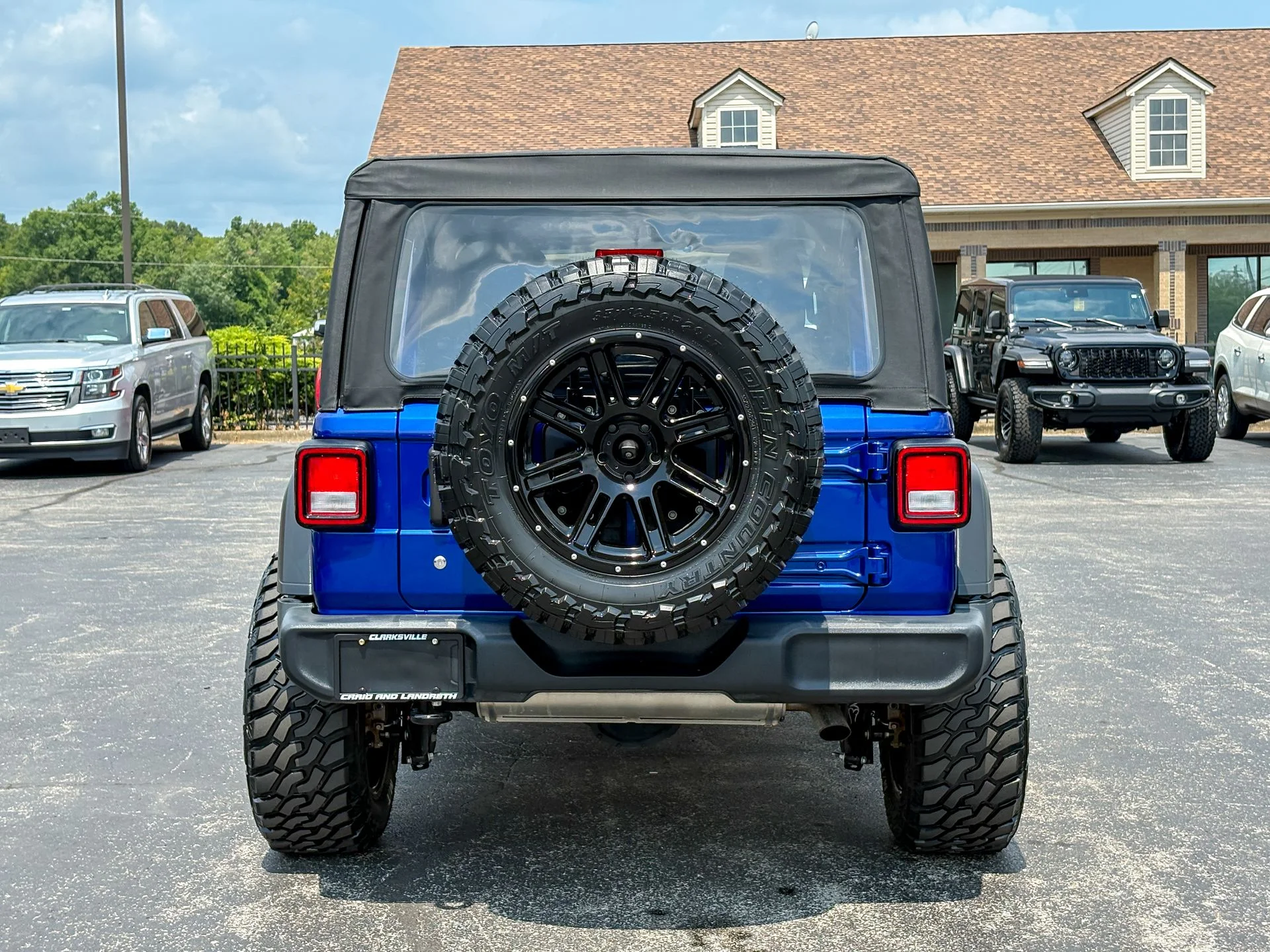 Used 2019 Blue Jeep Unlimited Sport image 10