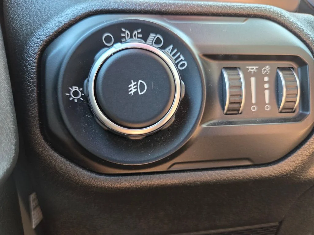 Used 2020 Gray Jeep Sport S image 12