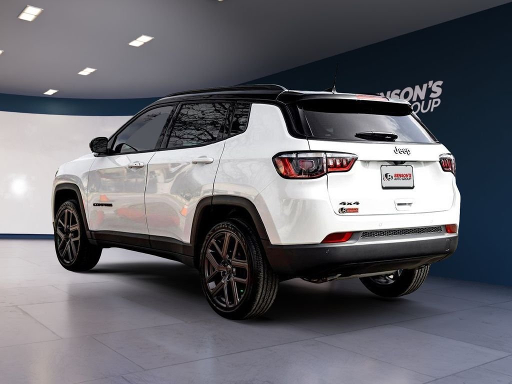 New 2026 Bright White Clear-Coat Exterior Paint Jeep Limited image 5