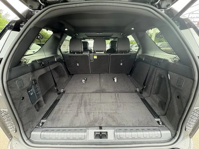 New 2026 Carpathian Grey Land Rover Dynamic SE image 50
