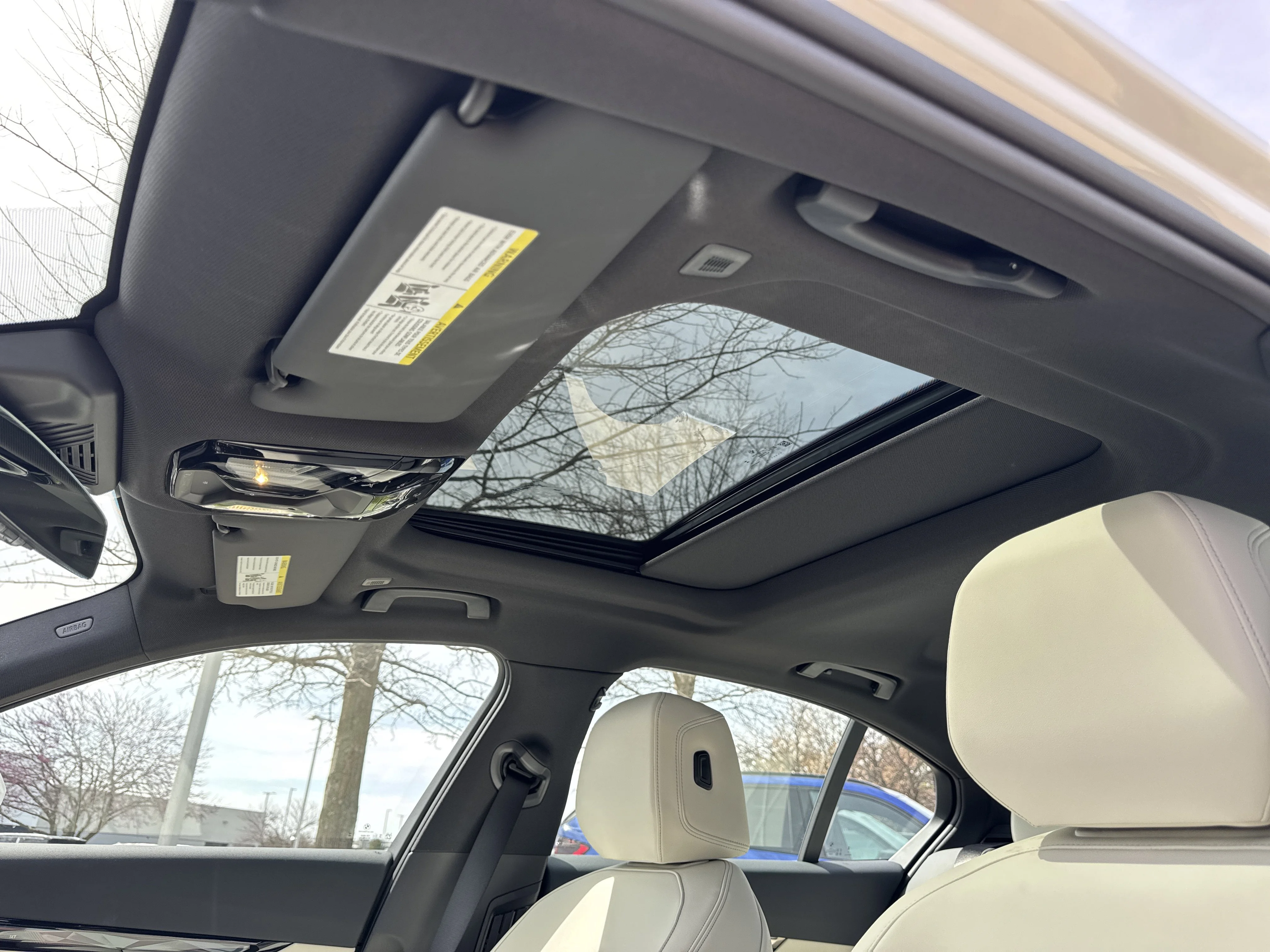 New 2026 MINERAL WHITE BMW 530i xDrive image 9
